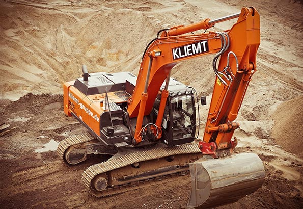 挖掘机与推土机价格比较：如何选择性价比高的设备